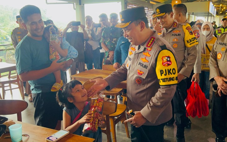 Kapolri Jendral Listyo Sigit Prabowo Tinjau Rest Area KM 456
