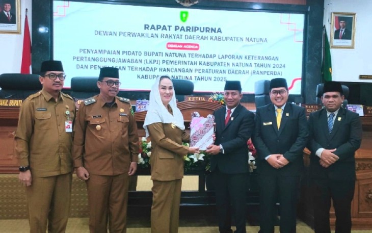 Bupati dan Wakil Bupati Natuna hadir dalam Penyampain LKPJ tahun 2024 Serta Ranperda Tahun 2025 