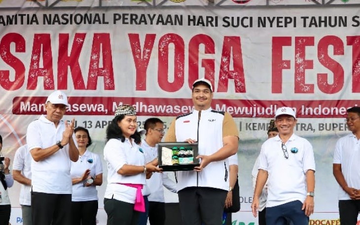 Menteri Pemuda dan Olahraga Republik Indonesia (Menpora RI) Dito Ariotedjo membuka kegiatan Saka Yoga Festival 2025 di Lapangan Buperta Cibubur, Jakarta, Minggu (13/4)