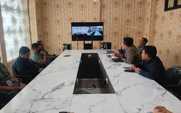 Ketua Pengadilan Tinggi Surabaya, Jawa Timur (Jatim) Charis Mardiyanto meminta agar seluruh aparat pengadilan di wilayah hukumnya menjaga profesionalitas dan wibawa pengadilan
