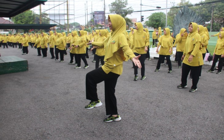 Senam bersama Persit KCK Kodim Ngawi 