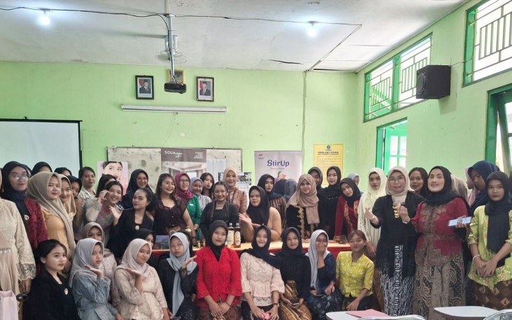 Hotel Solia Zigna Kampung Batik Laweyan bekerja sama dengan PIXY Cosmetic dan Klinik Sarasvati (Klinik Utama Kasih Ibu Sehati) menggelar kegiatan bertajuk "Kartini Solia Hotel Goes to School" di SMK Jayawisata Surakarta