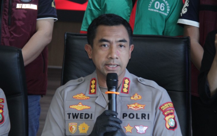 Kapolres Metro Jakarta Barat Kombes Pol Twedi Aditya Bennyahdi dalam konferensi pers yang digelar di Mapolres Metro Jakarta Barat pada Kamis (24/4/2025)