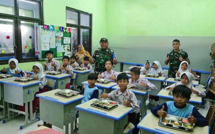 Makan bergizi gratis siswa SDS Maleber Utara, Jum'at (25/4)