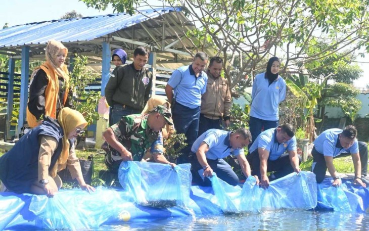 Tebar ribuan benih ikan nila, Selasa (29/4)