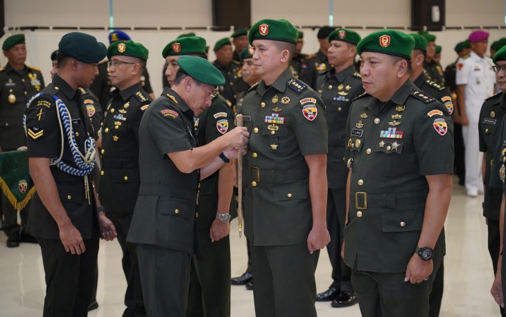 Komando Daerah Militer IX/Udayana menggelar acara Serah Terima Jabatan (Sertijab) dan Tradisi Laporan Korps bagi sejumlah pejabatnya di Aula Supardi Makodam IX/Udayana, pada Rabu 30 April 2025