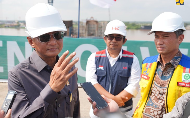 Menteri Pekerjaan Umum (PU) Dody Hanggodo meninjau pembangunan Jalan Tol Trans Sumatera (JTTS) Ruas Palembang - Betung Provinsi Sumatera Selatan yang merupakan salah satu koridor utama, Jumat (2/5)