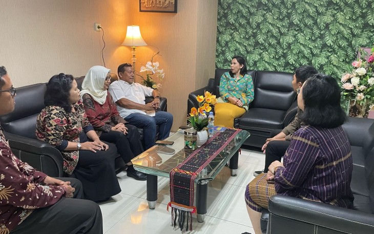 Kakanwil KemenHAM Sumut Saat Bersama Seniman