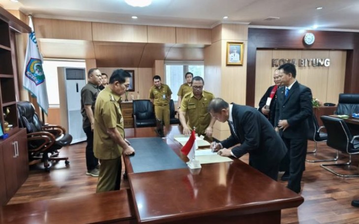 Foto pelantikan dua pejabat eselon II Pemkot Bitung