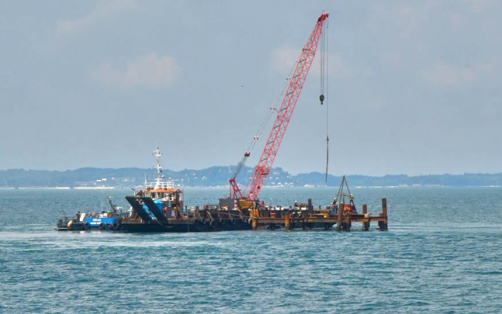 Sekdaprov Kepri Adi Dampingi Dirjen Perhubungan Laut Tinjau Pembangunan Menara Suar Karang Singa