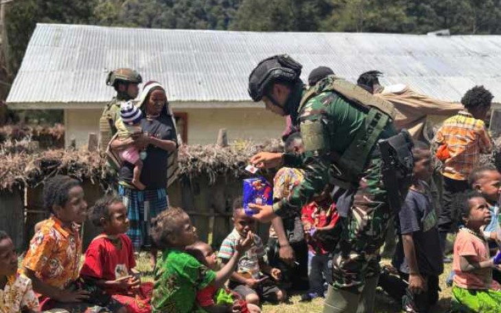 Satgas Yonif 700/Wyc berbagi kebahagiaan anak-anak Papua