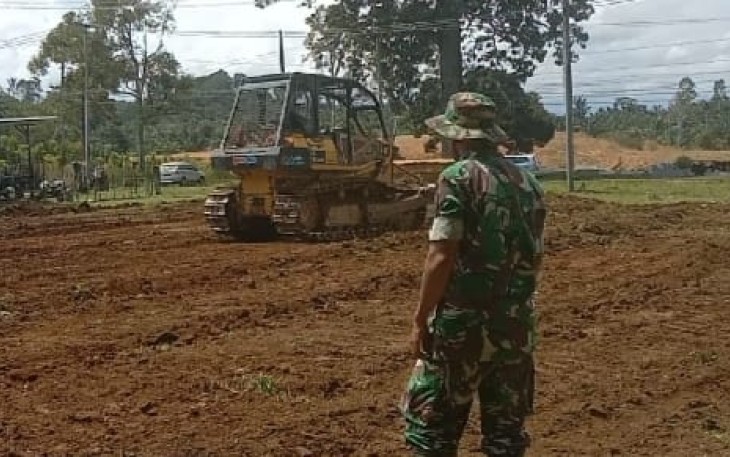 TMMD Ke-124 Kodim 0408/BS Garap Pembuatan Lapangan Voly