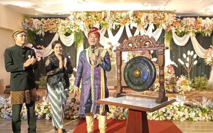 Wedding Showcase Beautiful in Love Amarelo Hotel Solo 