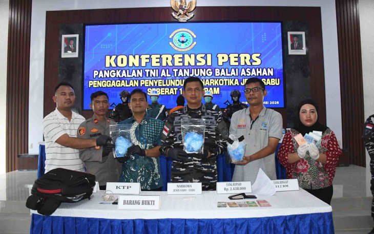 Konferensi pers penyelundupan narkoba 