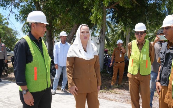 Bupati Natuna Cen Sui Lan Survei Lokasi Pembangunan Perumahan Swadaya di Puak 