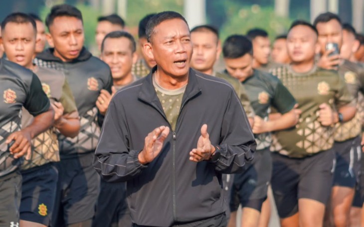 Pangkostrad Pimpin Aerobik di Monas