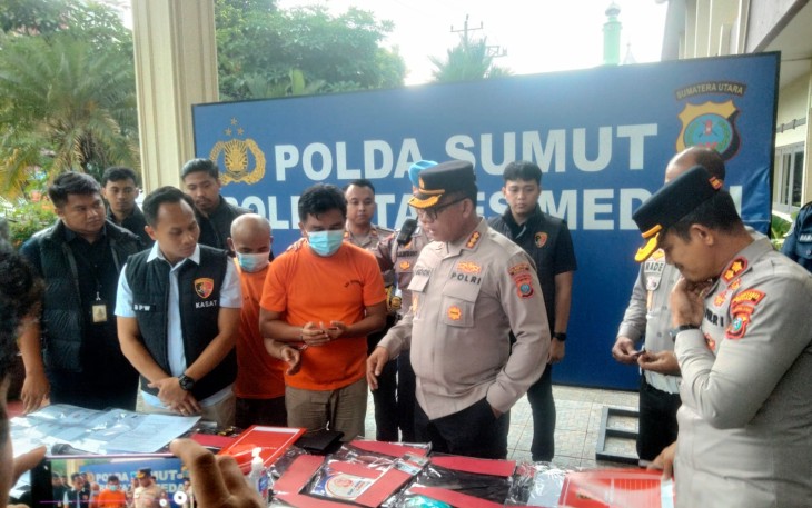 Dua Diduga Pelaku Penjual SIM Palsu Ditangkap Polrestabes Medan.
