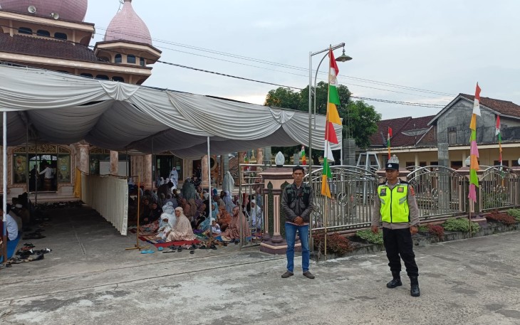Polsek Belitang III Siagakan Personel PAM Salat Idul Adha
