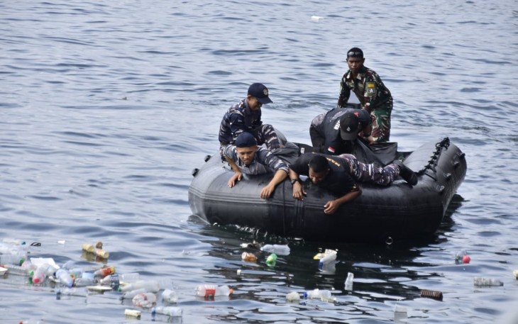 Pembersihan sampah laut