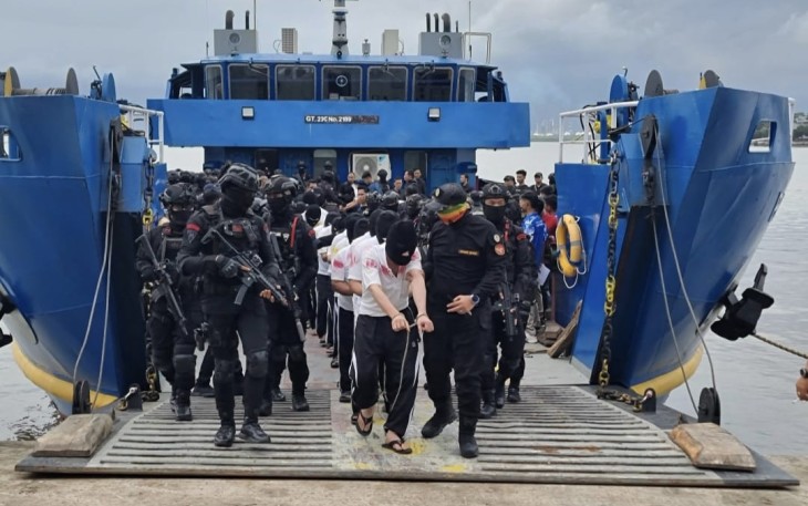 Tampak Napi Risiko Tinggi di Pindahkan ke Lapas Nusakambangan.