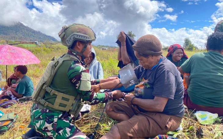 Satgas TNI dan Tetes Harapan di Gigobak