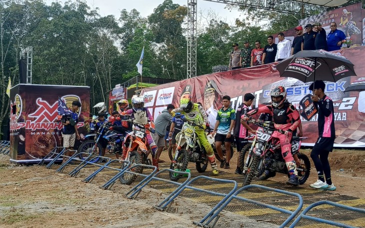 Kejurnas Grasstrack Swallow Yamaha Region 2 Putaran 2 Bupati Karanganyar Cup 2025, di Sirkuit Motocross Sentana Alaska, Pendem, Mojogedang, Kabupaten Karanganyar, Minggu (29/6/2025)
