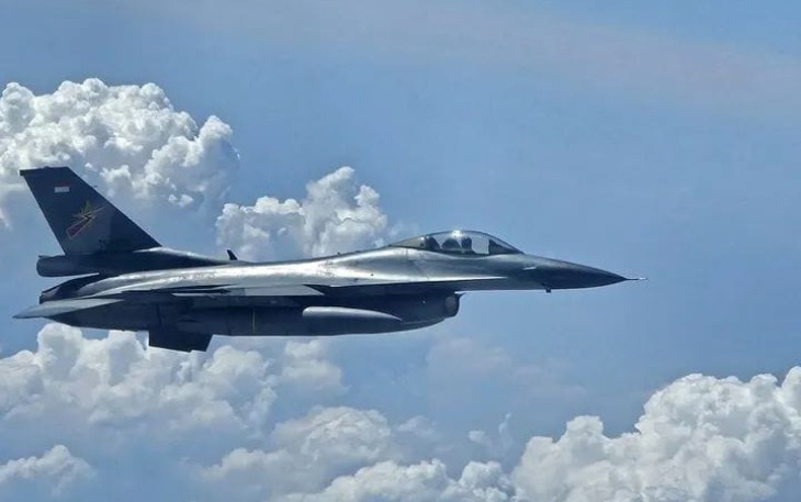Pesawat F-16 