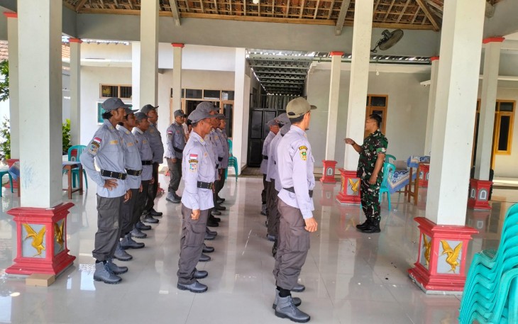 Babinsa Desa Jatirejo Dampingi Bimbingan Teknis Peningkatan Kapasitas Satlinmas