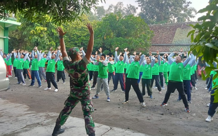Babinsa Koramil Karangjati Ikuti Senam Pagi Sehat Bersama Warga 