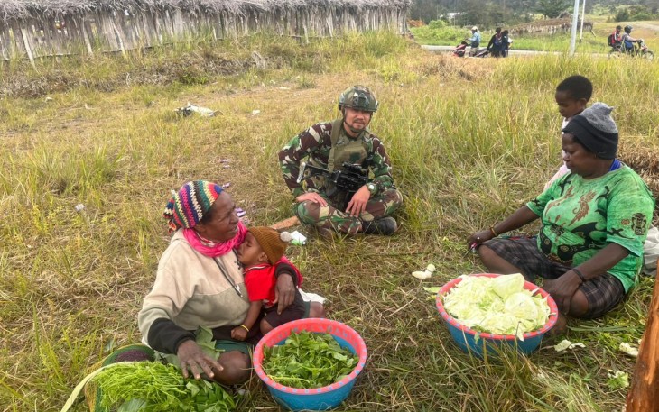 Anjangsana Satgas TNI Menyapa Warga Kampung Wako