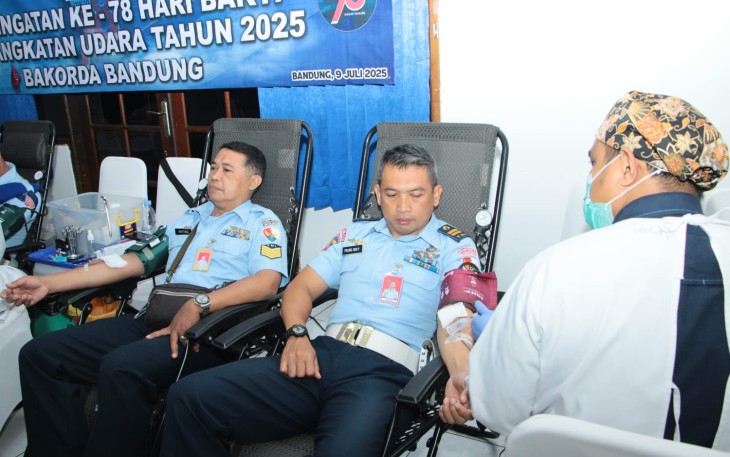 Donor darah Hari Bakti TNI AU Ke-78 di Lanud Husein Sastranegara Bandung 
