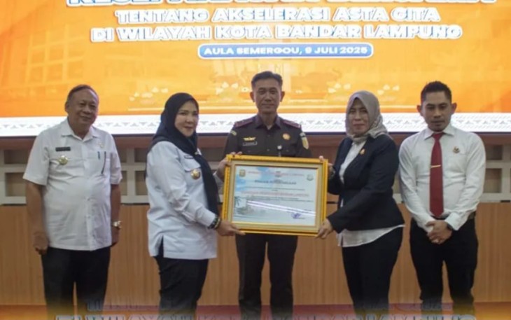 Pemkot Beri Penghargaan dan Tandatangani Nota Kesepakatan Bersama Kejari Bandar Lampung