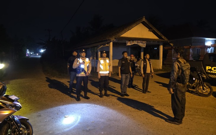 Polsek Belitang III Melaksanakan Patroli Subuh Untuk Ciptakan Kondusifitas Wilayah