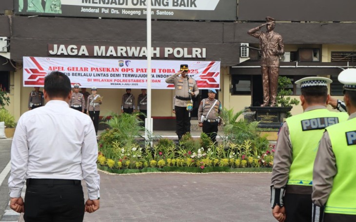 Kapolrestabes Medan Pimpin Apel Gelar Pasukan Operasi Kewilayahan Patuh Toba 2025.