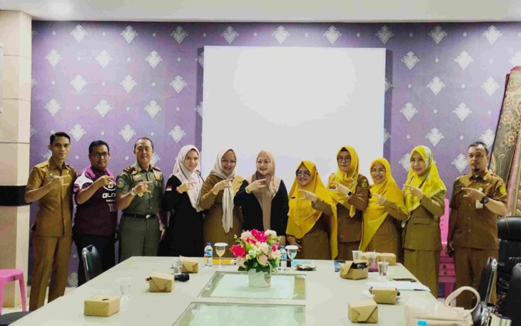 Tim Pembina (TP) Posyandu Kota Tanjungpinang menggelar rapat pembahasan terkait peraturan dan ketentuan TP Posyandu di ruang rapat Dinas Pemberdayaan Perempuan, Perlindungan Anak dan Pemberdayaan Masyarakat (DP3APM) Kota Tanjungpinang, Selasa (15/7/2025).