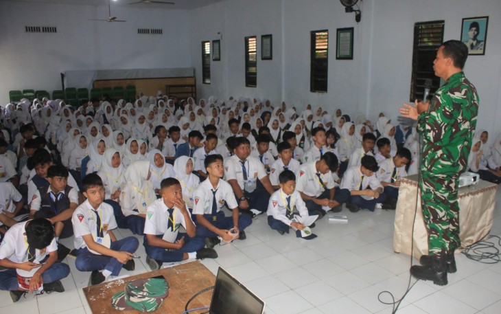 Ketika TNI Menjadi Guru Disiplin dan Nasionalisme di Trenggalek