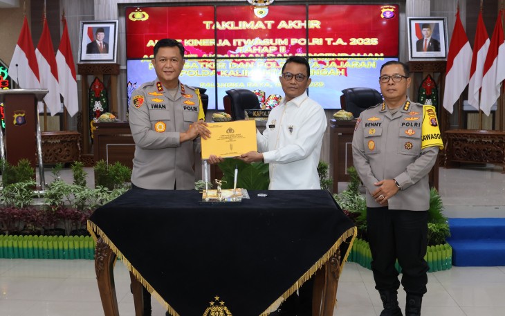 Kapolda Kalteng Irjen Pol Iwan Kurniawan, S.I.K., M.Si. saat memimpin taklimat akhir audit kinerja tahap II aspek pelaksanaan dan pengendalian Inspektorat Pengawasan Umum (Itwasum) Polri, di Aula Arya Dharma, Mapolda setempat, Selasa (15/7) 