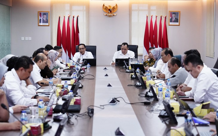 Sekretaris Jenderal (Sekjen) Kementerian ATR/BPN, Pudji Prasetijanto Hadi saat membuka Rapat Penyusunan Rencana Aksi RB di Kantor Kementerian ATR/BPN, Jakarta, Selasa (15/07/2025)
