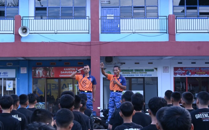 Personel Lanud Sultan Hasanuddin Memberikan Pendidikan Karakter Kepada Siswa SMK Darussalam