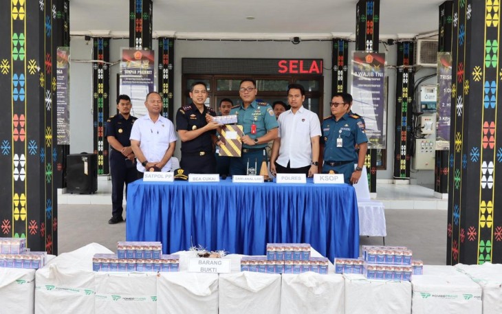 TNI AL Amankan Ratusan Ribu Rokok Ilegal Senilai Rp 120 Juta di Pelabuhan Pelindo Waeklambu NTT