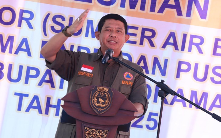 Kepala BNPB Letjen TNI Dr. Suharyanto meresmikan sumur bor di Desa Jayamulya, Kecamatan Kroya, Kabupaten Indramayu, Jawa Barat, pada Kamis (17/7)