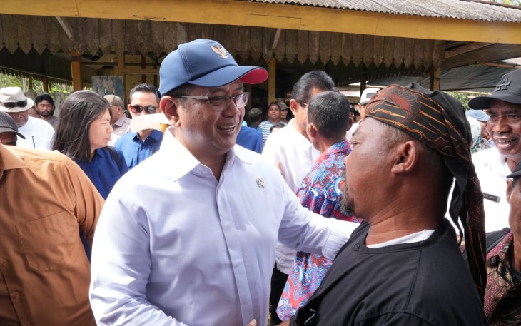 Wakil Menteri Transmigrasi Viva Yoga Mauladi melakukan kunjungan kerja di desa yang berada di Kecamatan Gane Timur itu, Jum'at (18/7/2025)