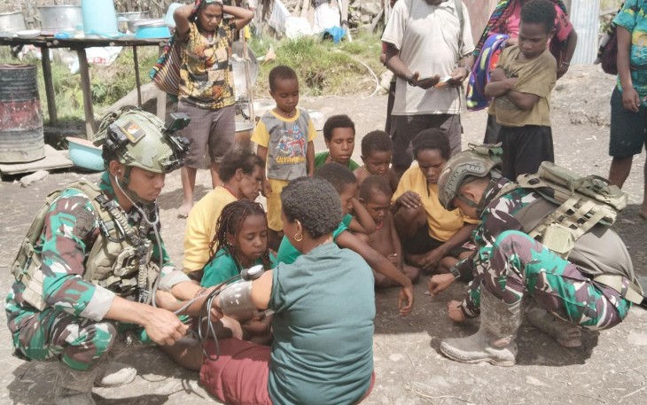 Satgas TNI Gelar Pelayanan Kesehatan Gratis di Kampung Gigobak Distrik Sinak