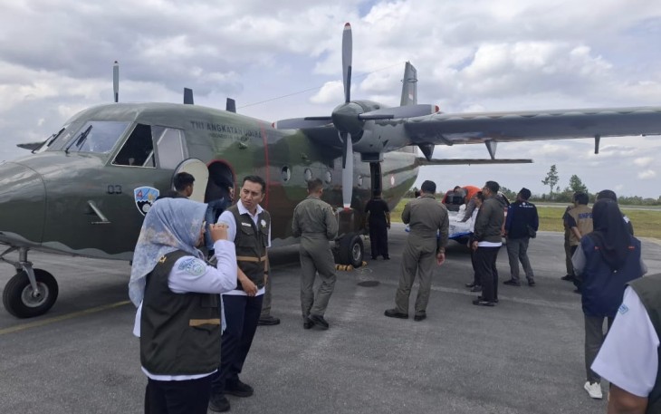 TNI AU dan BMKG Bersinergi Pesawat Casa-212 Lakukan Operasi Modifikasi Cuaca dari Lanud Soewondo