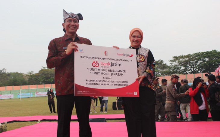 Bank Jatim Serahkan CSR ke Pemkab Bojonegoro 
