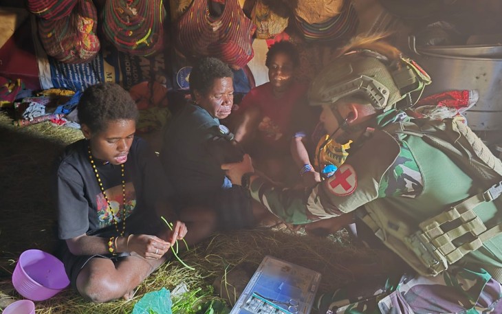 Satgas TNI Hadir untuk Pengungsi Kampung Misimaga