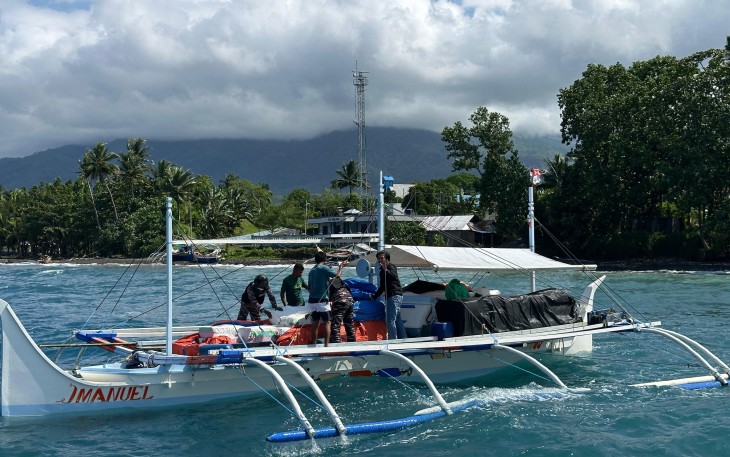 TNI AL Tangkap Dua Kapal Bermuatan Skincare dan Obat Ayam Ilegal Asal Filipina 