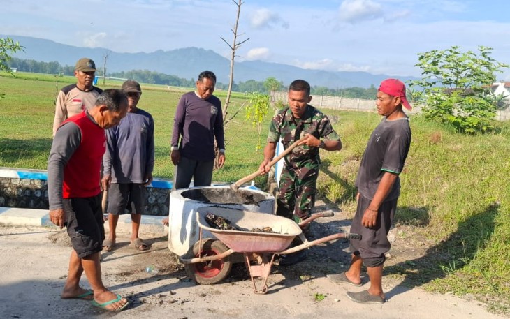 Bersih lingkungan di wilayah desa binaan 