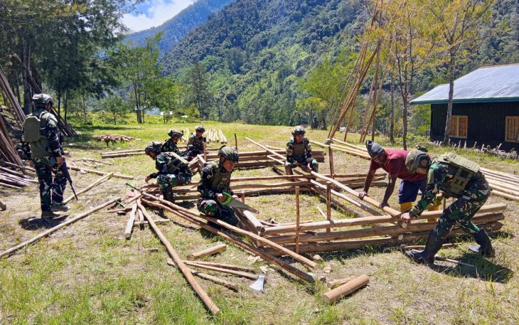Satgas Yonif 700/WYC Bangun Sekolah di Mayuberi, Bukti Nyata Peduli Pendidikan Anak Papua