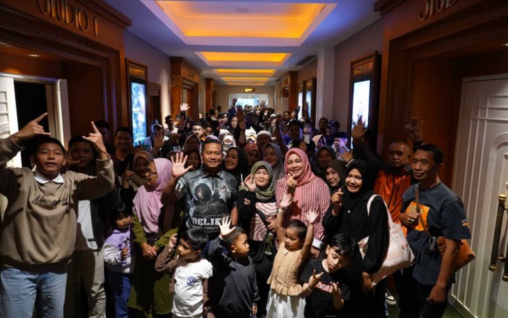 Danrem 083/Bdj Kolonel Inf Kohir bersama masyarakat nobar film Believe, Selasa (5/8)
